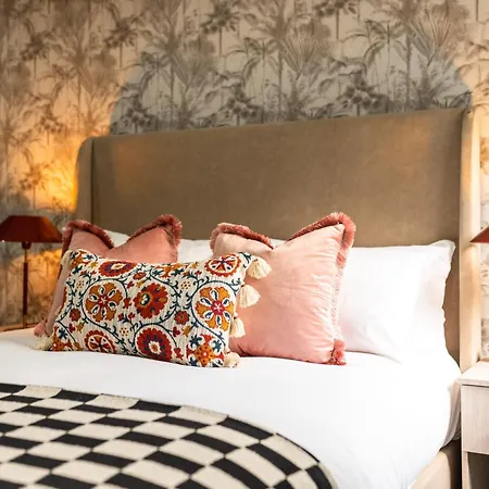 Luxury In The Heart Of 리즈