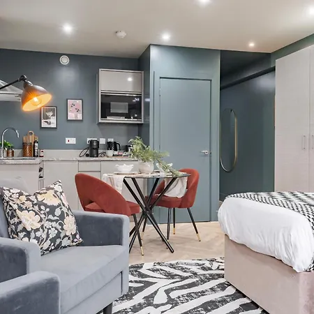 Hotel apartamentowy Luxury In The Heart Of 3*