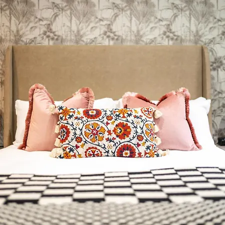 Hotel apartamentowy Luxury In The Heart Of 3*