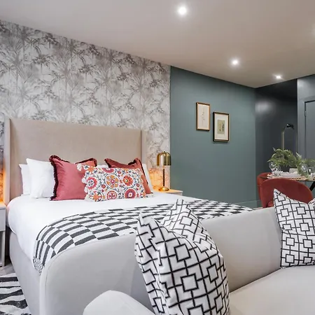 Hotel apartamentowy Luxury In The Heart Of 3*