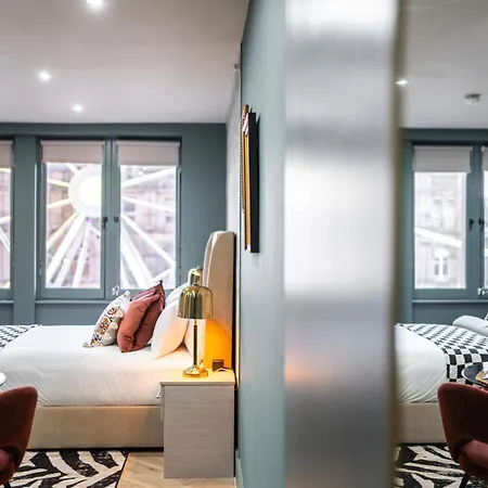 Hotel apartamentowy Luxury In The Heart Of