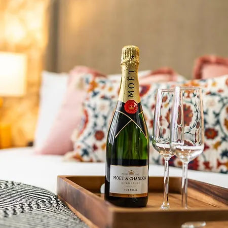 Luxury In The Heart Of Hotel apartamentowy 3*