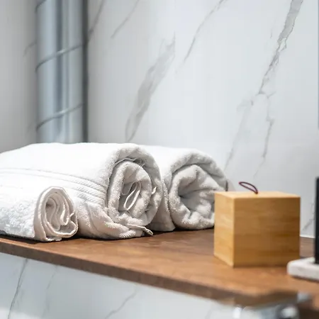 Hotel apartamentowy Luxury In The Heart Of