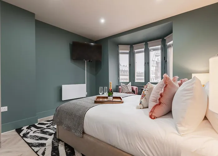 Luxury In The Heart Of Лідс